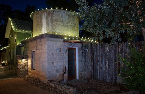 Fredericksburg House | Hot Tub, King Bed, Kitchenette - The Pumphouse