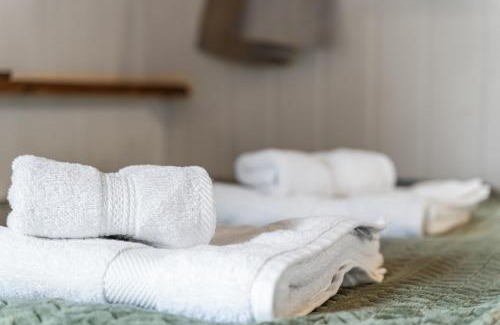 Yarpole House | Hot Tub Luxury Glamping - Private Stargazing Patio