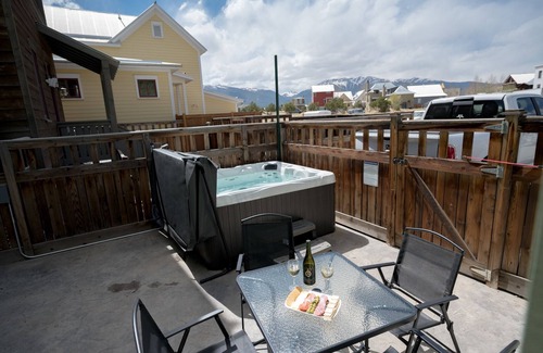 Buena Vista House | Hot Tub;Mountain Views;steps from Arkansas River South Main