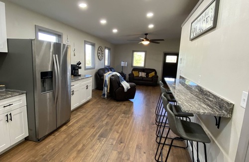 Hatfield House | Hot Tub Mountainside 2-BR Cabin near Mena