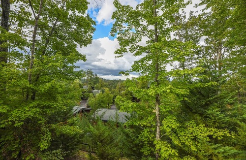 Gatlinburg - Pigeon Forge Cabin | HOT TUB! NEW CABIN!! Resort Pool ~ Great Views! ~ OUR NEST Covered Bridge Resort