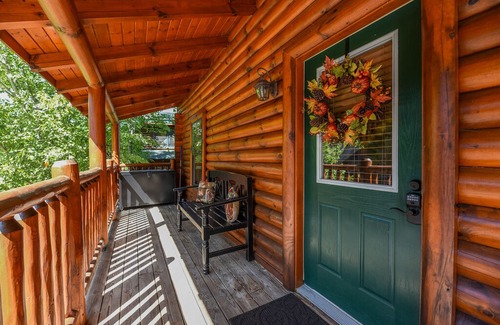 Gatlinburg - Pigeon Forge Cabin | HOT TUB! NEW CABIN!! Resort Pool ~ Great Views! ~ OUR NEST Covered Bridge Resort
