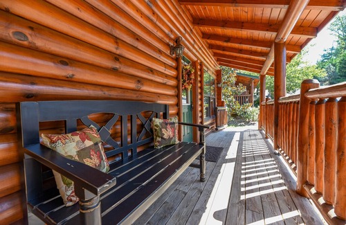 Gatlinburg - Pigeon Forge Cabin | HOT TUB! NEW CABIN!! Resort Pool ~ Great Views! ~ OUR NEST Covered Bridge Resort