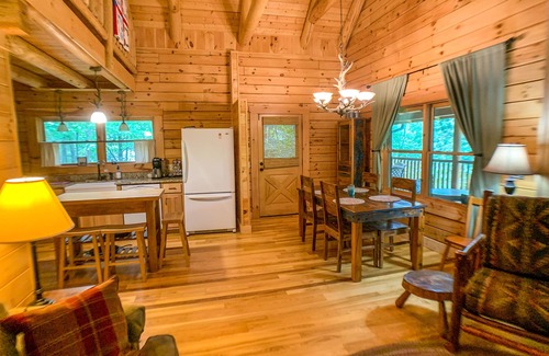 Jefferson Cabin | Hot Tub Nights + Fireside Comfort = The Perfect Sept @ Pine Log Lodge