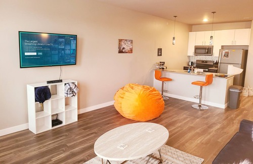 Soulard Apartment | Hot Tub Open- 3rd Floor Queen Suite w/View (323)