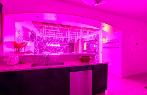 Biggs Field House | Hot Tub Paradise Pink house Experience 'Casa Rosa'