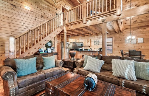 White Oak Lodge Cabin | Hot Tub - Pool Table- Arcade Machine - Easy flat roads