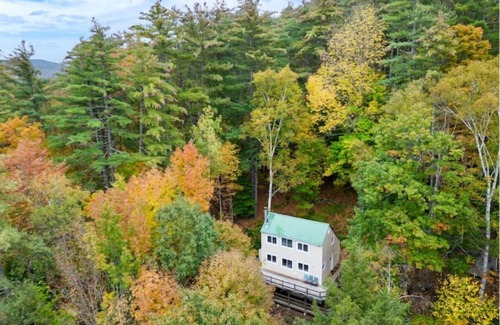 Campton House | Hot Tub + Pool Table + Resort Access + Fast Wifi