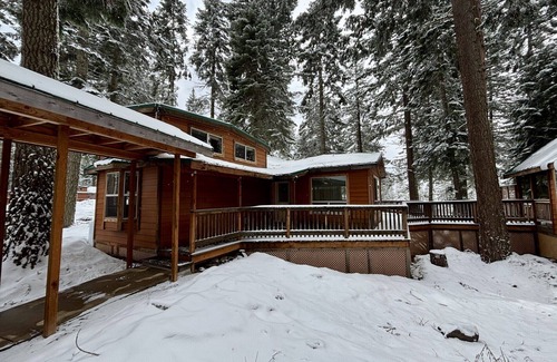 Ashland Cabin | Hot Tub! Relaxing Tranquil Cabin at Hyatt Lake 40