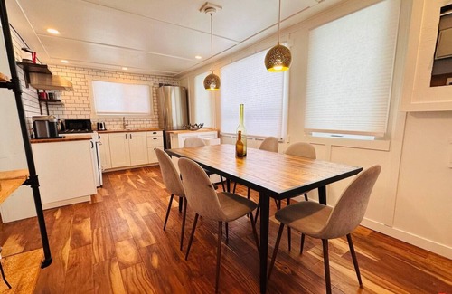 Minden House | Hot tub & sauna Charming Cottage in Mindennn