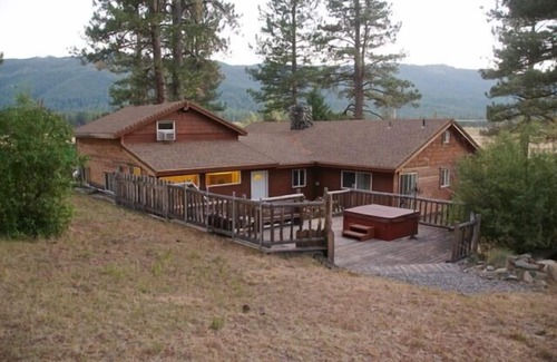 Valley Ranch House | Hot Tub, sleeps 12, Centrally located to 5 golf courses and wedding venues