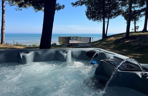 Two Rivers House | Hot Tub | Sleeps 20 | Private Beach | Game Room