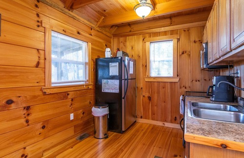 Campton Cabin | Hot Tub & WiFi - Small Family Cabin - Sunrise