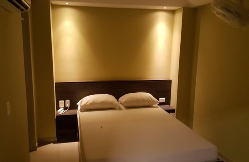 Metropolitana Hotel | Hotel 56 Avenue Plaza