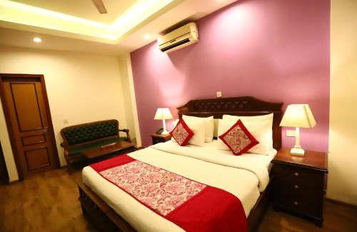 Safdarjung Enclave Hotel | Hotel Ambica Palace AIIMS New Delhi - Couple Friendly Local ID Accepted