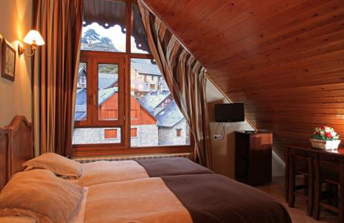 Sallent de Gallego Hotel | Hotel-Aparthotel El Reyno