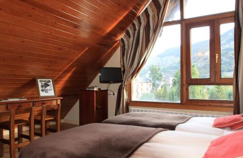 Sallent de Gallego Hotel | Hotel-Aparthotel El Reyno