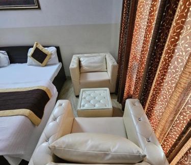 Gurugram Bed & Breakfast | Hotel Ashiyana Elite I Near Dlf Golf Course Road I Gurgaon