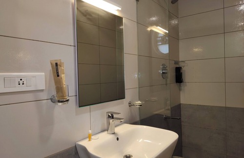 Kalapettai Hotel | Hotel Aura by Woco Stays