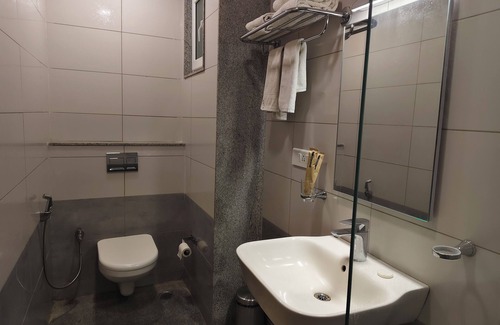 Kalapettai Hotel | Hotel Aura by Woco Stays