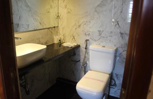 South West Hotel | Hotel Calabash Luxury Villa Near New Delhi Airport