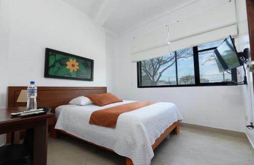 Kennedy Hotel | Hotel Castell - Cerca Del Aeropuerto