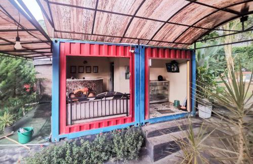 Megamendung Hotel | Hotel Container Inn Puncak Mitra RedDoorz