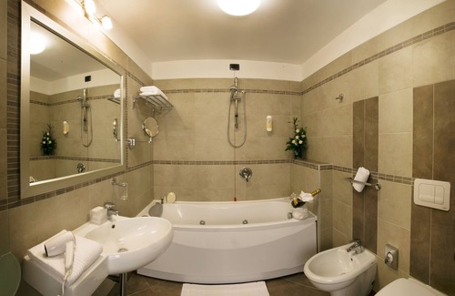 San Donato-San Vitale Hotel | Hotel Cosmopolitan Bologna