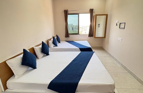 Dwarka Hotel | Hotel Darshan Palace - Near Dwarka Railway Station & Shree Dwarkadhish Temple
