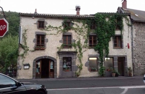 Ferrieres-Saint-Mary Hotel | Hotel des Voyageurs