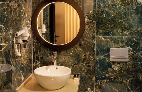 Van Hotel | HOTEL EDEN'S