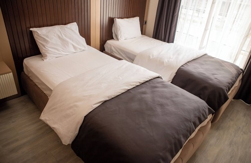 Van Hotel | HOTEL EDEN'S