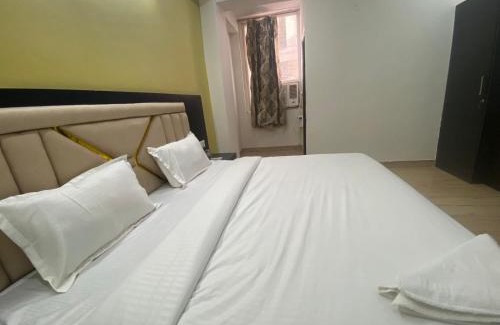 Dwarka House | Hotel Fuchsia Stay
