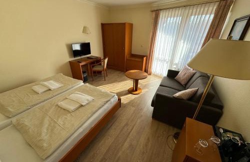 Koelpinsee Hotel | Hotel garni SEESCHLÖSSCHEN