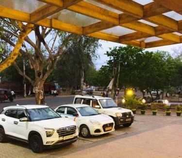 Gaya Hotel | Hotel Gharana Tree