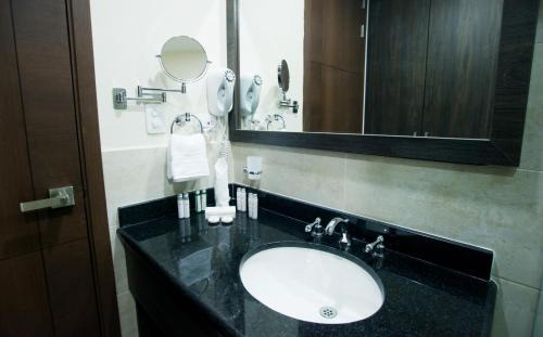 San Jose de Cucuta Hotel | Hotel H R amada Cúcuta