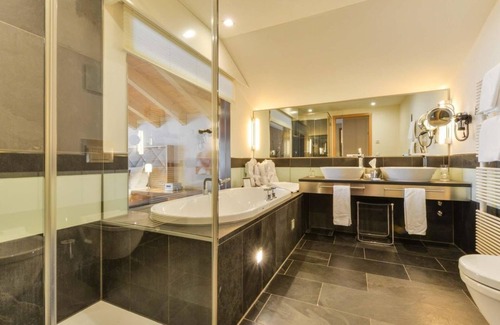 Oberammergau House | Hotel Maximilian - Double room Deluxe (with extra bed)