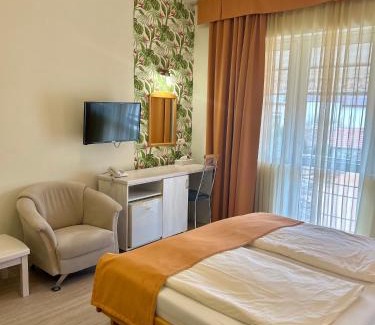Hajduszoboszlo Hotel | Hotel Négy Évszak