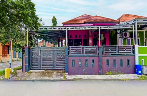Kalimantan Hotel | Hotel O Adam Kost SyariahNearWisata Jembatan Barito
