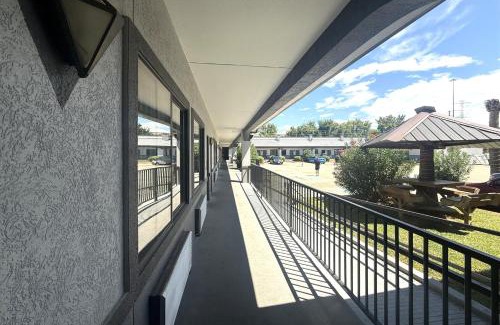 Greater Greenspoint Hotel | Hotel O Regency Suites Houston - IAH Beltway 8