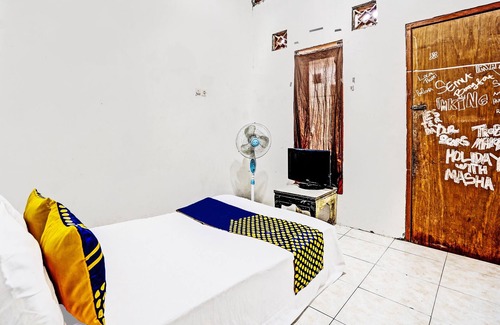 Surabaya Hotel | Hotel O Tarlo Guest House 4