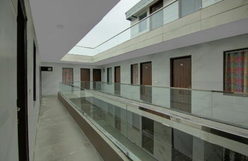 Delhi Hotel | Hotel O THE ARROW Near DTU college
