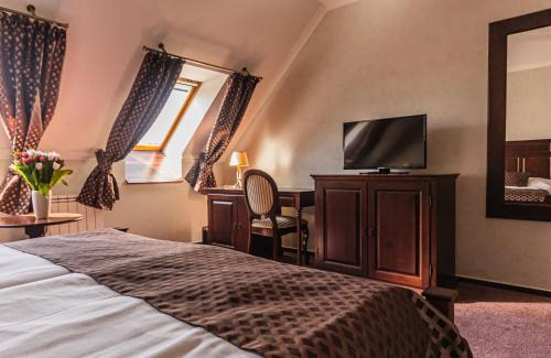Kromeriz Hotel | Hotel Octarna - Free On-site Parking