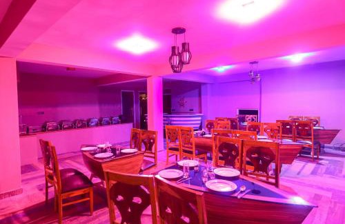 Old Manali Hotel | Hotel Old Smugglers with Balcony mountain view AC hot and Cold Near to Hadimba Temple Near to Mall Road#Free Pick from Volvo Bus Stand