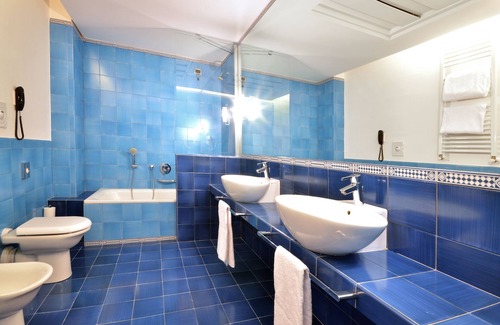 Fuorigrotta Hotel | Hotel Palazzo Esedra