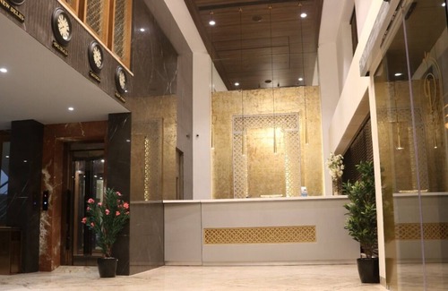 Gannavaram House | Hotel Park Elite , With Twin, Double and Suite Rooms and Restaurant