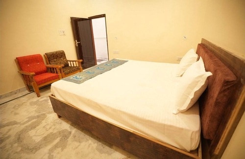 Khajuraho Hotel | Hotel Poorvi Inn with WiFi, AC near Jain Temples, Khajuraho