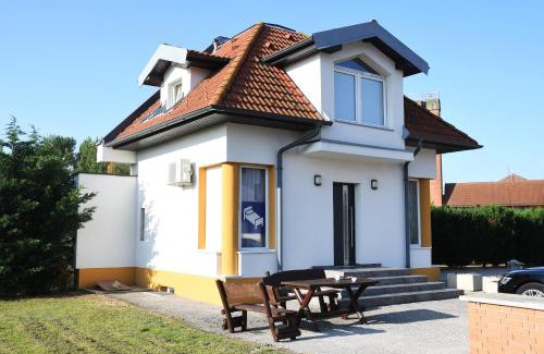 Hegyeshalom Apartment | Hotel Rózsa Csárda Bungalow & Caravan Park