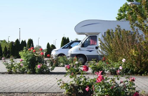 Hegyeshalom Apartment | Hotel Rózsa Csárda Bungalow & Caravan Park