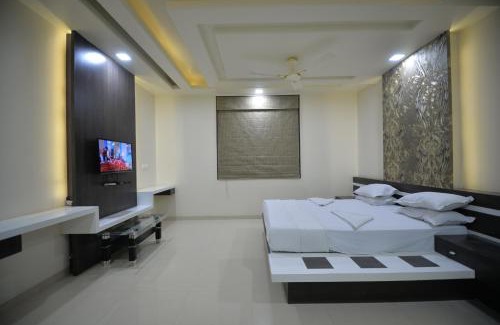 Solapur Hotel | Hotel Radhe Krishna